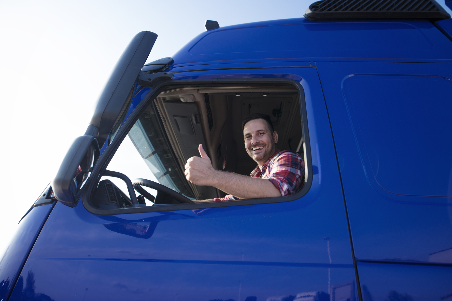 Ile może jechać kierowca bez przerwy? Praktyczny przewodnik po czasie pracy w transporcie drogowym