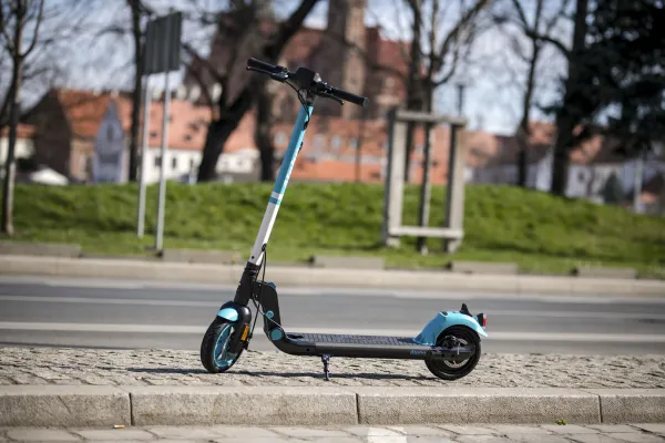 Hulajnogi elektryczne, czyli korzyści dla zdrowia, portfela i środowiska