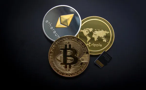 Kryptowaluty a tradycyjne waluty – porównanie.