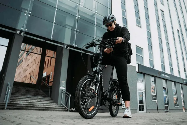Jazda na rowerze elektrycznym – co trzeba o tym wiedzieć?