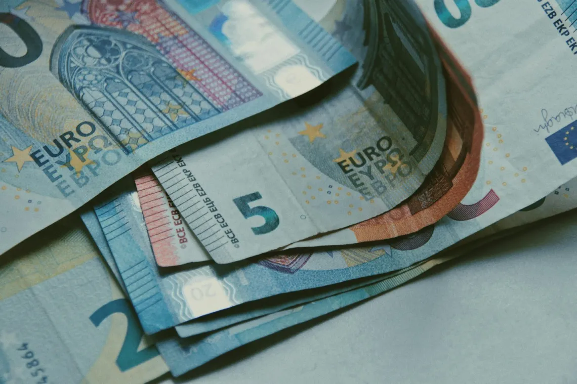 Strategia uśredniania kursu – jak oszczędzać na wymianie walut?