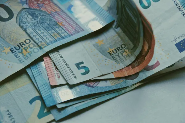 Strategia uśredniania kursu – jak oszczędzać na wymianie walut?