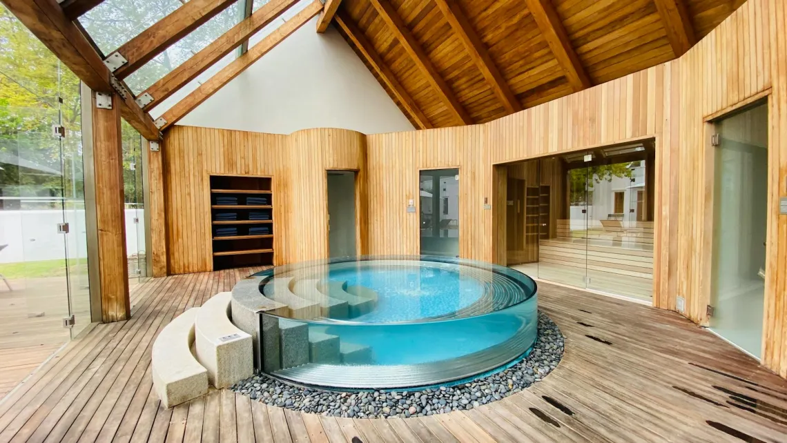 Ile kosztuje jacuzzi? Jak wybrać odpowiedni model?
