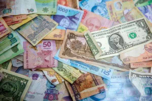 Kurs euro złoty rośnie po amerykańskich uderzeniach w Iran — co to oznacza dla rynku walutowego?