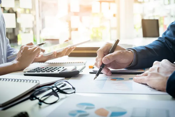 Outsourcing księgowości – wady i zalety