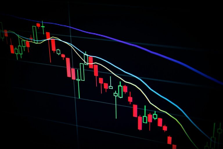 Akcje Orlenu ATH — rekordowy kurs i groźba windfall tax