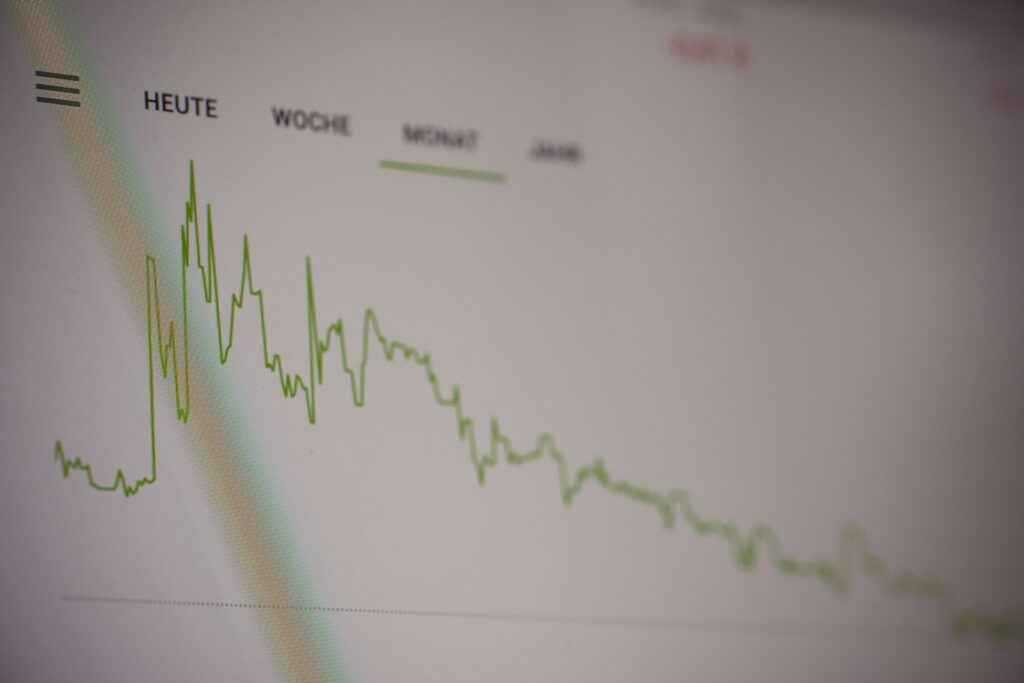 Dolar umacnia się po gorących danych CPI 3,7% — Bitcoin traci, kurs USD/PLN rośnie